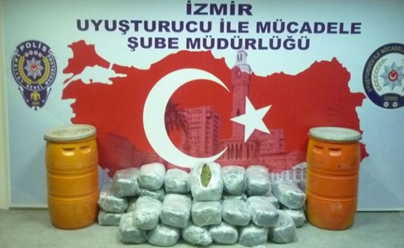 İzmir polisinden zehir tacirlerine darbe üstüne darbe!