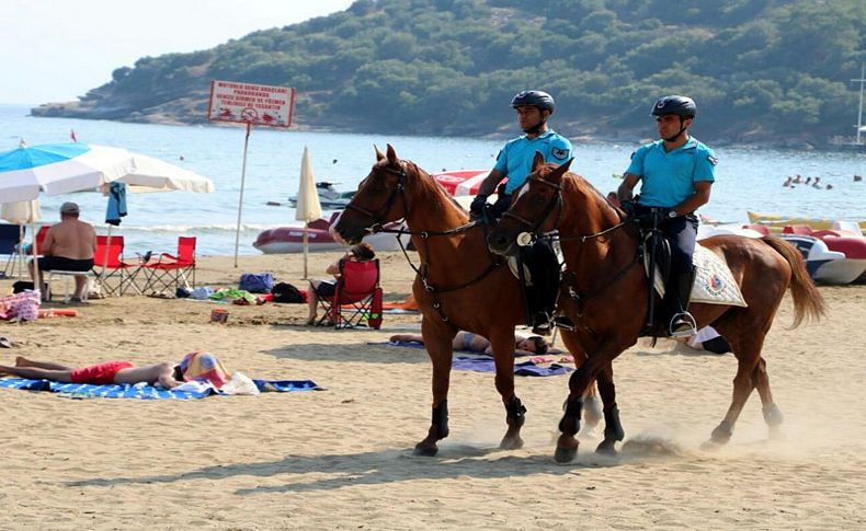 İzmir sahillerinde atlı denetim