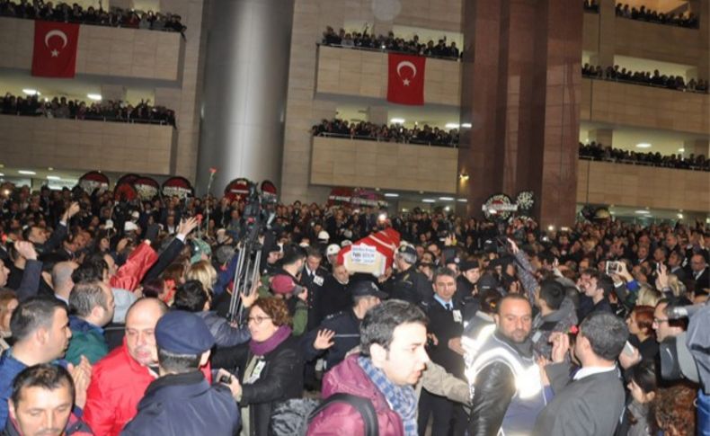 İzmir şehitlerini uğurladı