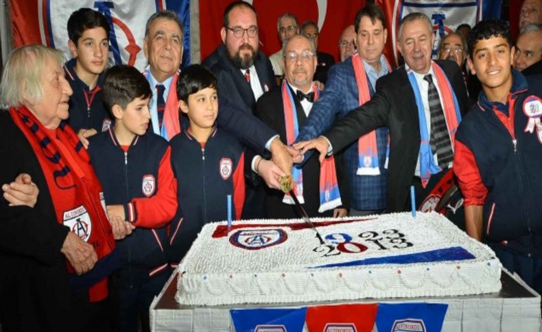 İzmir Büyükşehir futbol kulüplerine 4,5 milyon lira dağıtacak