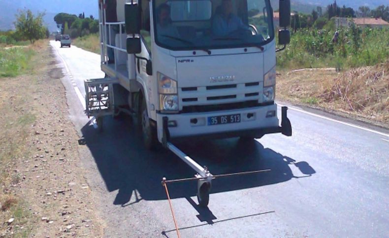 İzmir İl Özel İdaresi köy yollarını çiziyor
