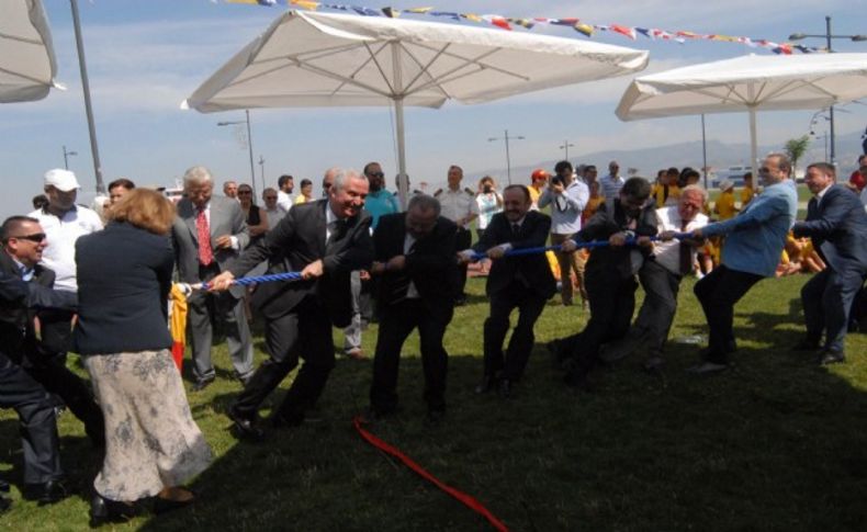İzmir'de Denizcilik ve Kabotaj Bayramı'na renkli kutlama