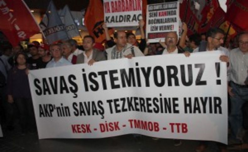 İzmir'de tezkere protestosu