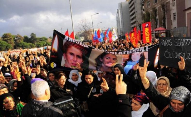 İzmir'de BDP’li kadınlardan Paris protestosu