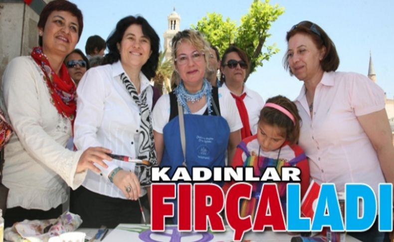 İzmir'de kadınlar şiddete fırça attı