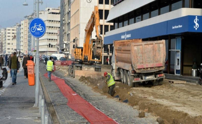 İzmir’de ‘Kıyı Tasarım Projesi’nde ilk kazma vuruldu