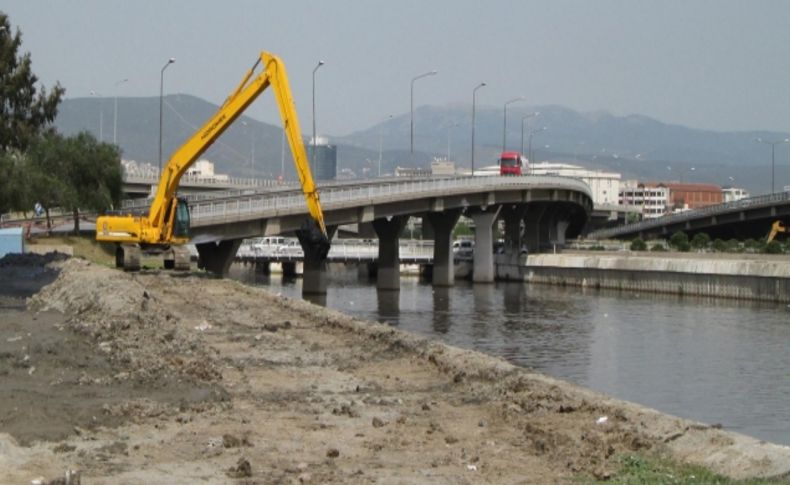 İzmir’in derelerinde yaz temizliği