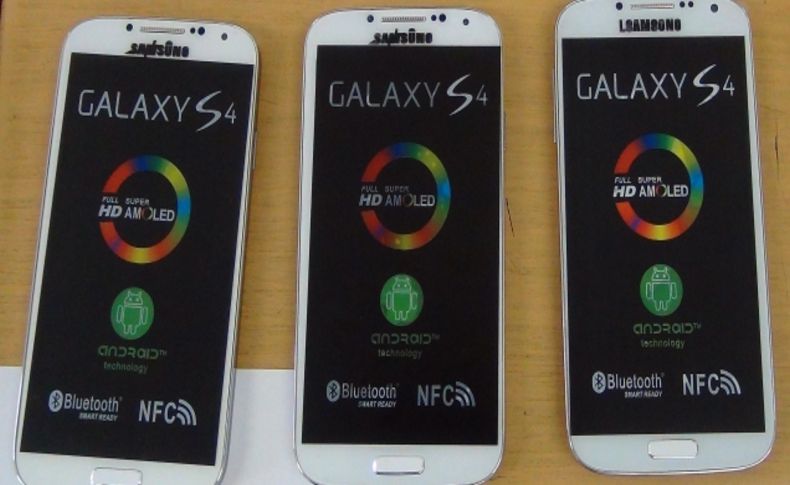 Jandarma kayıkta 2750 adet akıllı cep telefonu ele geçirdi