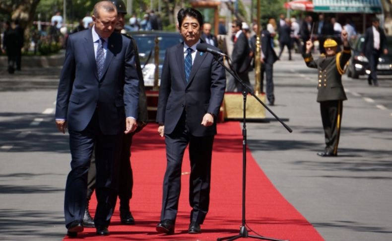 Japonya Başbakanı Abe, resmi törenle karşılandı