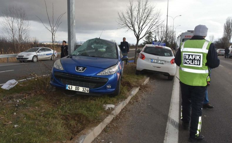 Kadın sürücü adayları çarpıştı