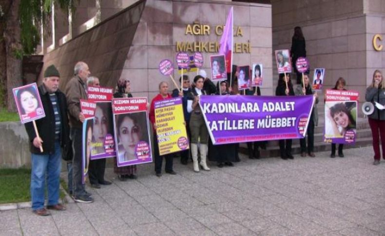 Kadın cinayetlerini adliye önünde protesto ettiler