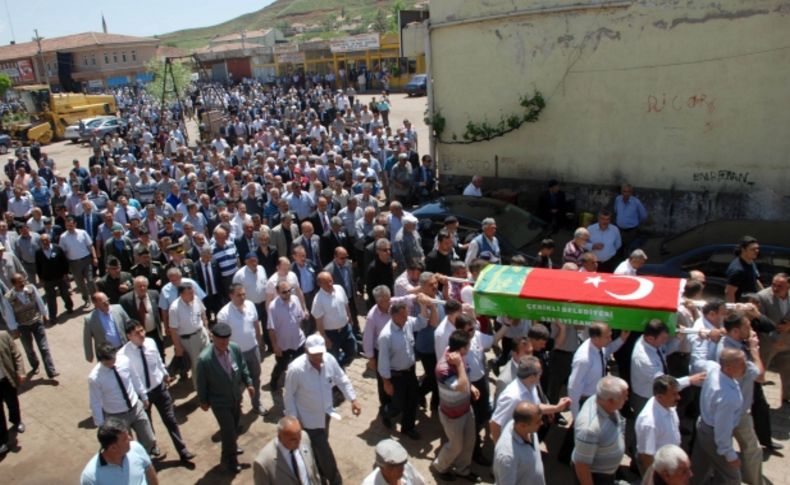 Kalp krizi sonucu vefat eden belediye başkanı toprağa verildi