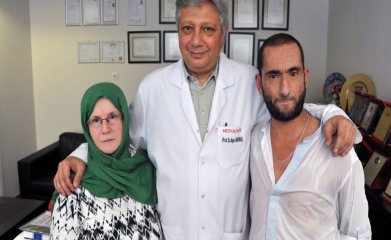 Kanseri, hepatit-B ve C’yi yendi, annesinin böbreğiyle hayata tutundu