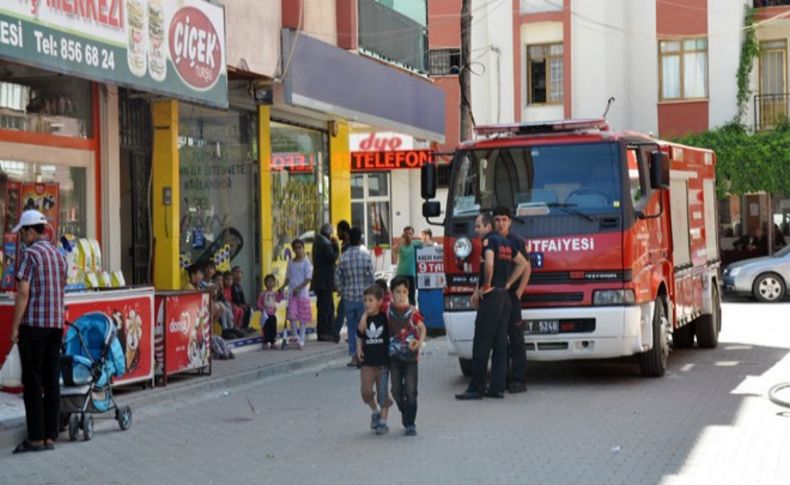 3 yaşındaki ikizler evi yaktı