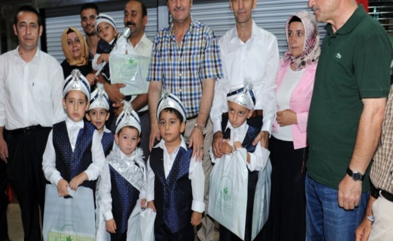Kapalı Çarşı esnafı, 75 çocuğu sünnet ettirdi