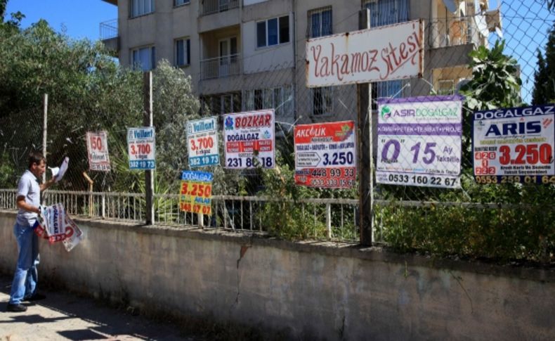 Karabağlar’da sokaklardan  175 bin afiş toplandı