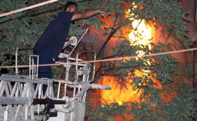 Karacabey'de yangın mahalle sakinlerini sokağa döktü