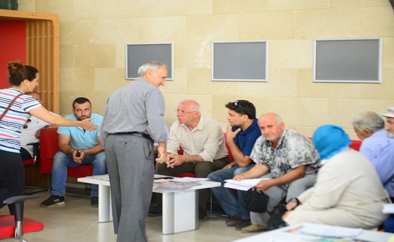 Karakayalı'nın makamında halk günü izdihamı