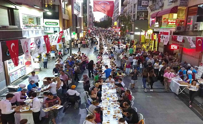 Karşıyaka Çarşı’da dev iftar buluşması