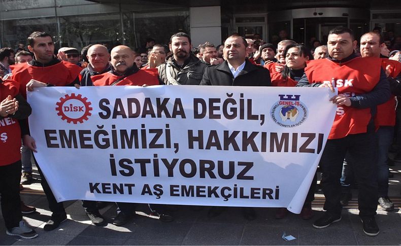 Karşıyaka'da Belediye işçilerinden maaş eylemi