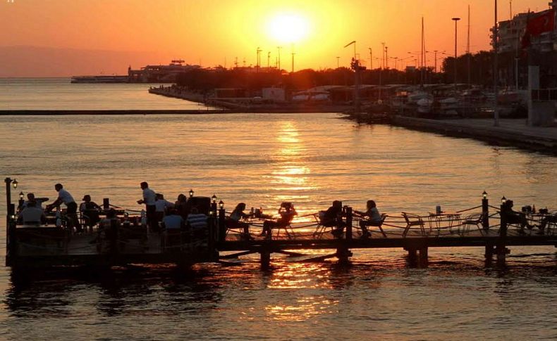 Karşıyaka'nın restoranlarında cam şişe dönemi