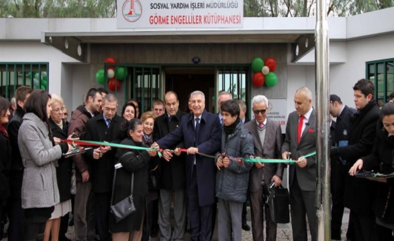Karşıyaka Belediyesi görme engelliler kütüphanesi törenle hizmete girdi