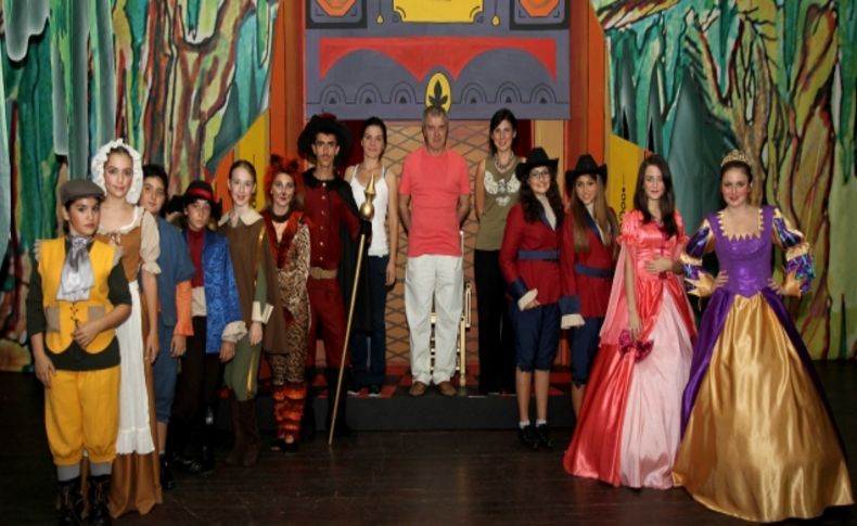 Karşıyaka Belediyesi tiyatrosu sezonu açıyor