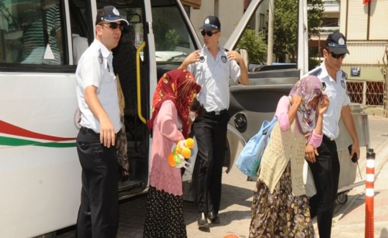 Karşıyaka'daki dilenciler cami önlerinden toplandı