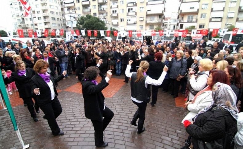 Karşıyakalı kadınlar 8 Mart Parkı'nda buluştu