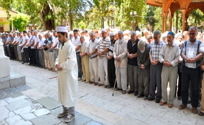 Katledilen Müslümanlar için gıyabi cenaze namazı kılındı