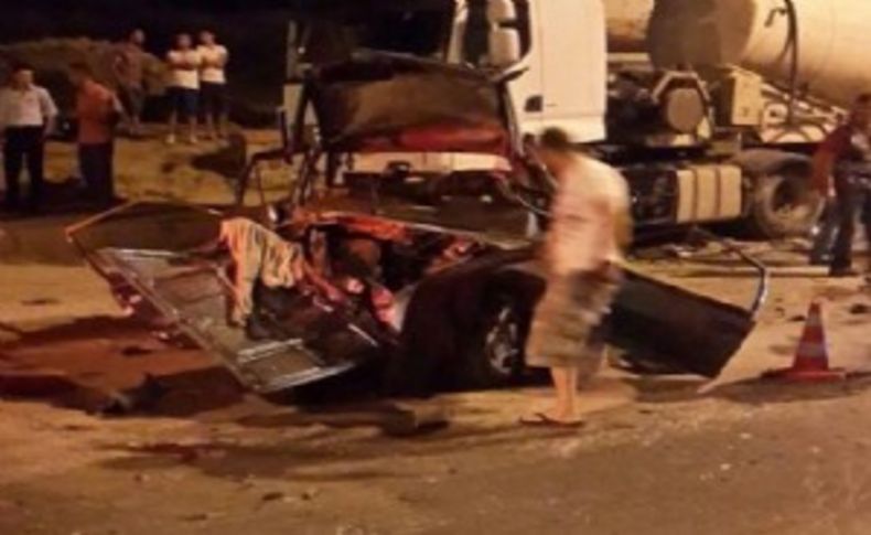 İzmir'de feci kaza: 4 gencin durumu da...