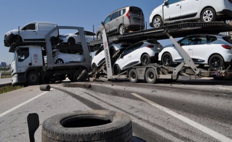 Kazada aracın motor, kapı ve tekerleği metrelerce uzağa fırladı: 2 ölü