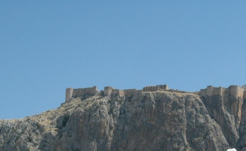 Kazıları devam eden Anavarza Antik Kenti, Efes ile yarışacak