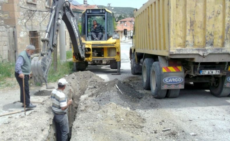 Keçiborlu'da şehir şebekesi değiştiği için sık sık su kesintisine gidiliyor