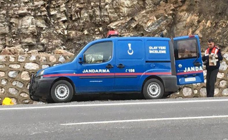 Kemalpaşa'da jandarma aracına silahlı saldırı: 2 yaralı