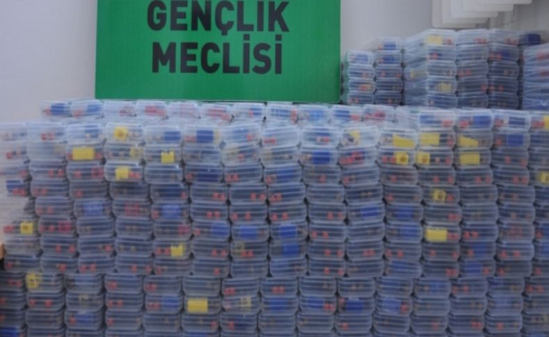 Kent Konseyi gençleri binlerce kutu kalem topladı