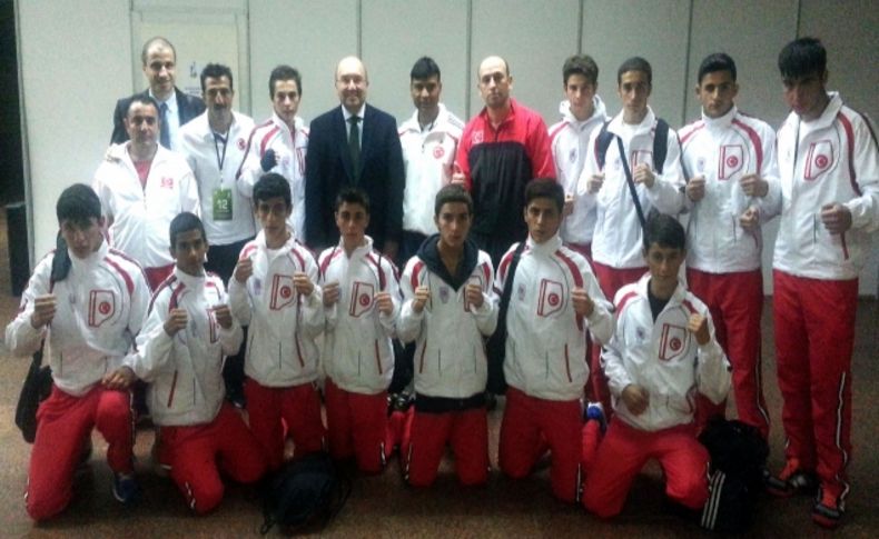 Kiev’de dünya yıldızlar boks şampiyonasında iki Türk yarı finalde