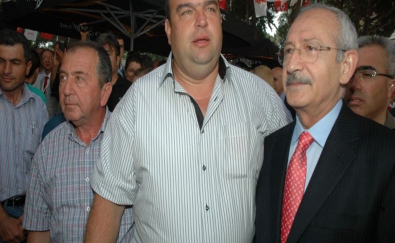 Kılıçdaroğlu, ‘Başbakan Kemal’ sloganı atan kalabalığa sandığı işaret etti