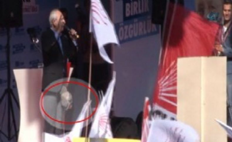 ​Kılıçdaroğlu'na ayakkabı fırlatıldı