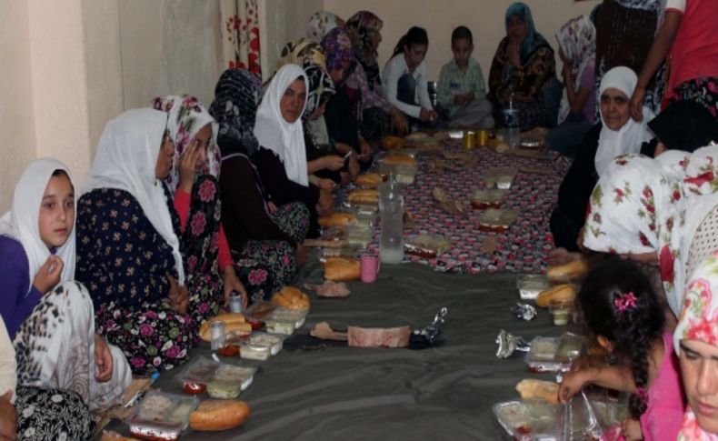 Kimse Yok Mu Derneği iftar programları vatandaşları bir araya getiriyor