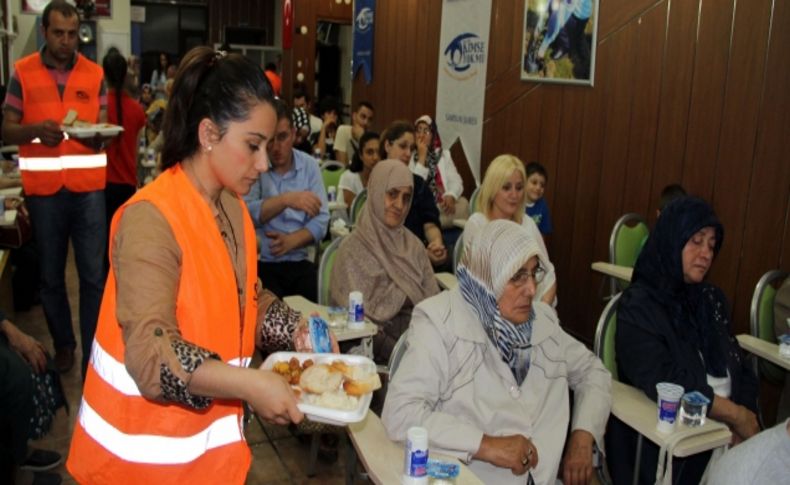 Kimse Yok Mu Derneği, şehit aileleri ve gazileri iftarda buluşturdu