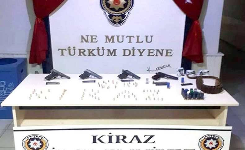 Kiraz'da 4 ruhsatsız tabanca bulundu