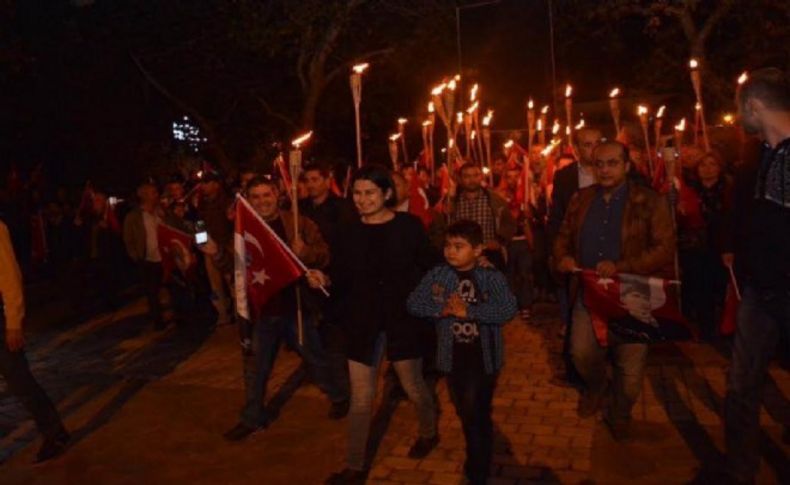 Kiraz’da Cumhuriyet yürüyüşü