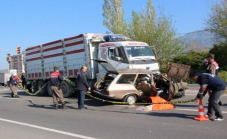 Kavşakta kırmızı ışık ihlali: 3 ölü