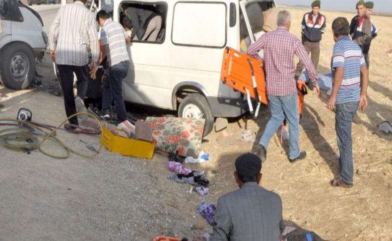 Kırşehir'de trafik kazası: 14 kişi yaralandı