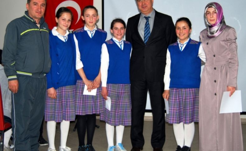 Kitap okuma bilgi yarışmasında dereceye girenler ödüllendirildi