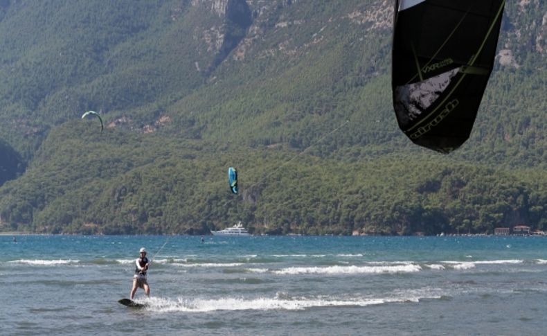 Kiteboard Türkiye Şampiyonası Gökova'da başladı