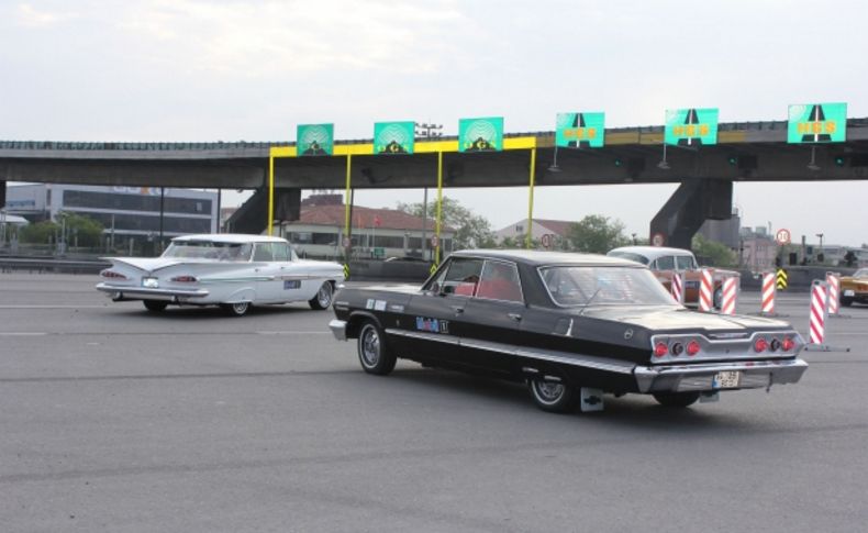 Klasik otomobiller, kimlik için Ankara yolunda