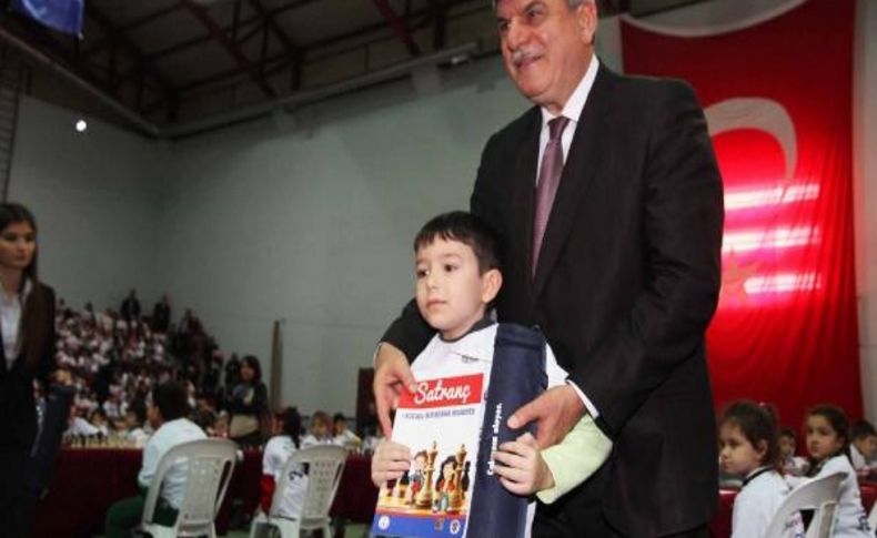 Kocaeli'de 28 Bin 500 Ilköğretim Birinci Sinif Öğrencisine Satranç Takimi