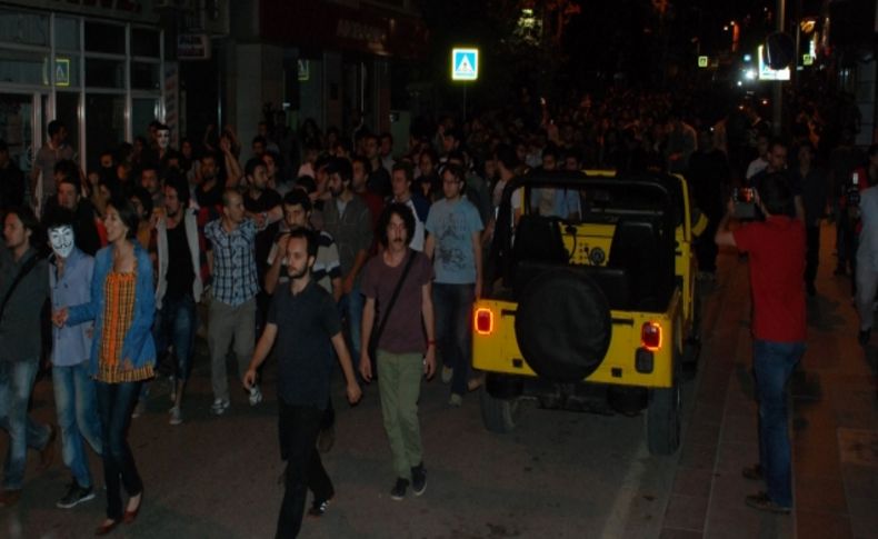 Kocaeli'de AK Parti binasına yürümek isteyen eylemcilere polis müdahalesi